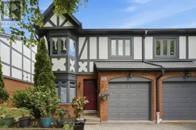 End unit 3-bedroom townhouse with 4 washrooms in an amazing neighbourhood! This bright and beautiful...