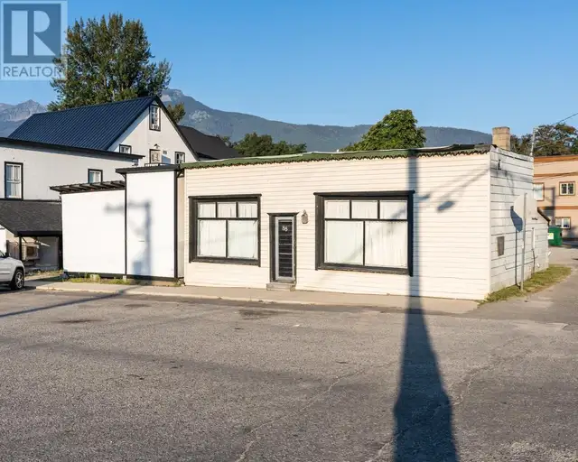 92 4TH Avenue Nakusp, British Columbia in Commercial & Office Space for Sale in Nelson - Image 15