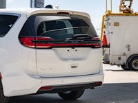 Welcome to 400 Chrysler Dodge Jeep Ram. 3.6L Pentastar V-6 engine - Advanced infotainment system - C... (image 6)