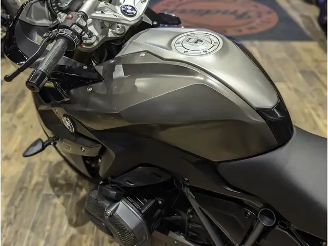 2018 BMW R 1200 RS // Frozen Bronze Metallic/Black Storm Metalli in Sport Bikes in Winnipeg - Image 10