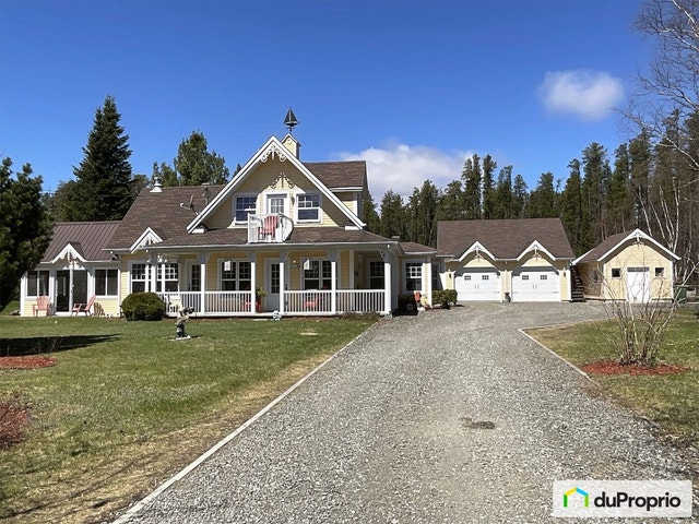 $560,000 - 1 1/2 Storey for sale in Dolbeau-Mistassini — photo 1
