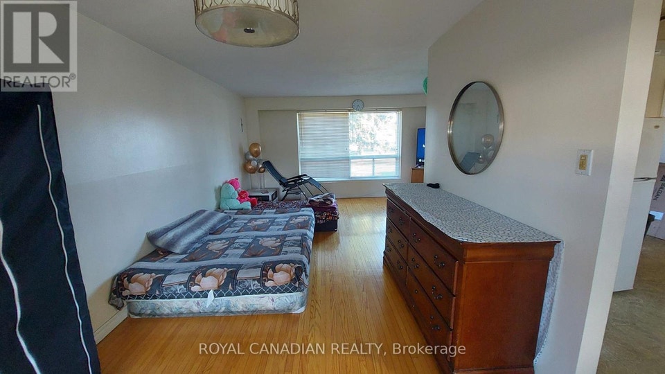 3677 WOODRUFF CRESCENT Mississauga (Malton), Ontario 3