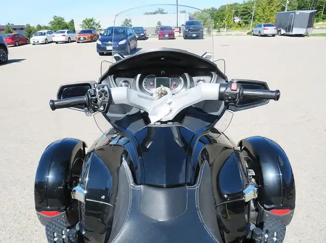 2011 Can-Am Spyder Roadster RT-Limited in Sport Touring in Cambridge - Image 7