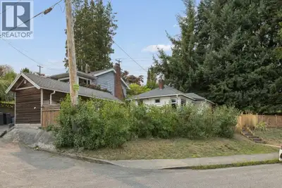 This is a unique rancher style, 800sf, 2 bedrooms, whole house for rent on a huge, 5,216sf, pictures...