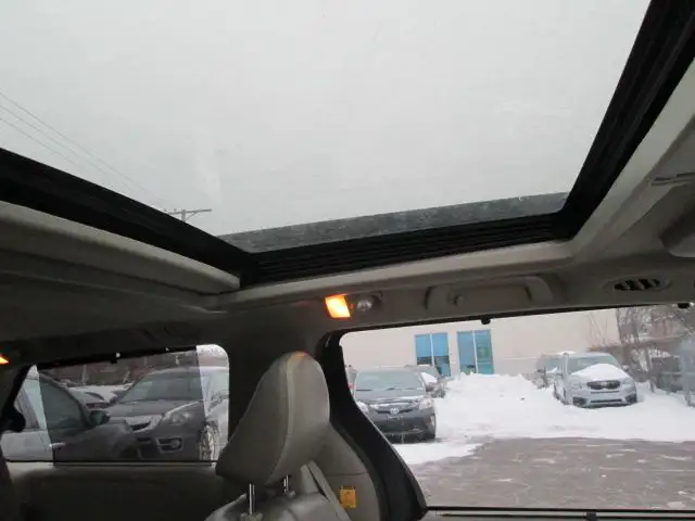 2011 Toyota Sienna Limited AWD in Cars & Trucks in City of Montréal - Image 4