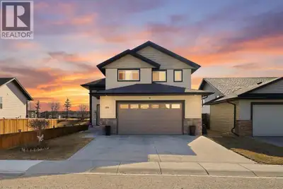 Welcome to this Immaculate 4 Bedroom, 3 Bathroom, Modified Bi-Level w/ Attached Heated Garage in Kin...
