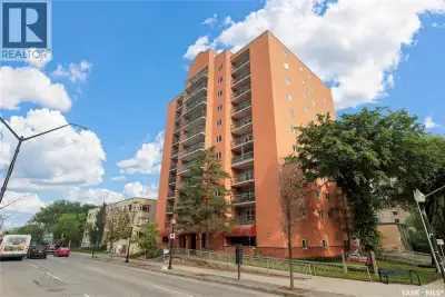 Welcome to 703-405th Ave N - right in the heart of downtown Saskatoon! This stunning condo sits on t...