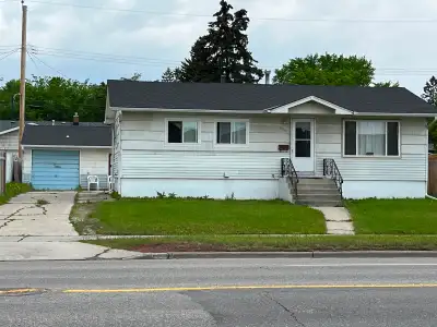 available June 1 close downtown Bus #301, #300, #3 1.5615 centre st NW,, rent one bedroom in basemen...