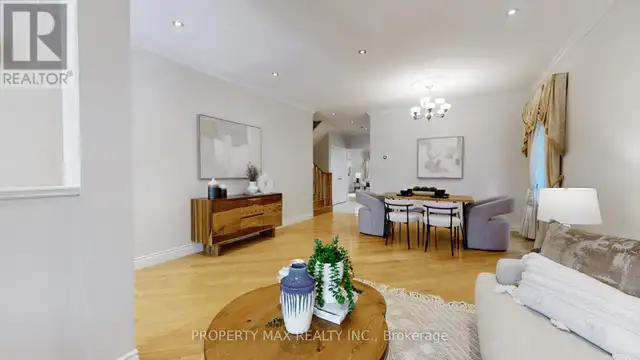 48 Elmrill Road Markham (Berczy), Ontario, photo 3 of 4