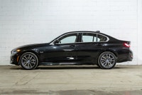 *English below* *Français:* Cette BMW 330e xDrive 2022 affichant 46 615 km, provenant d'un seul prop... (image 3)