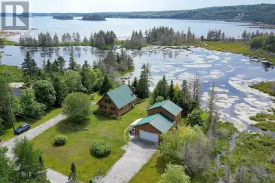 Heres a tranquil waterfront retreat with all the amenities of home plus flexibility to host family,...