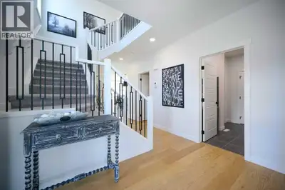 LOCATION ALERT. ONE OF THE BEST HOMES IN ONE OF THE BEST LOCATIONS!! CORNER LOT WITH ADDITIONAL ARCH...