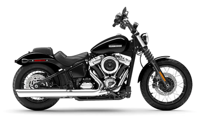 The 2026 Street Bob is lean by design and loaded up where you need it. With a Milwaukee-Eight 117 mo...