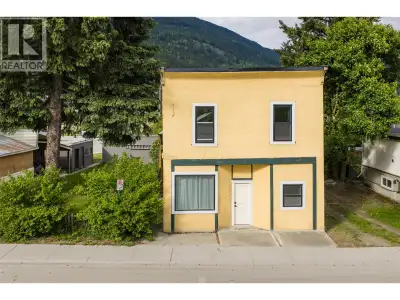 Spacious and versatile 7-bedroom, 2-bathroom home offering excellent staff housing or investment pot...