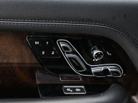 The 2019 Land Rover Range Rover V8 delivers full-size luxury, strong V8 performance, and the refined... (image 1)