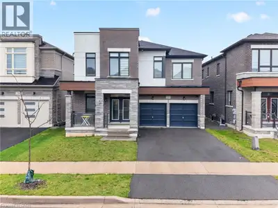 Welcome to 20 Zimmerman Gardens - a stunning modern detached home located in the highly sought-after...