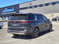 Come see this certified 2024 Kia Carnival EX | Leather | Smart Cruise | Heated Wheel + Seats | Power... (image 5)
