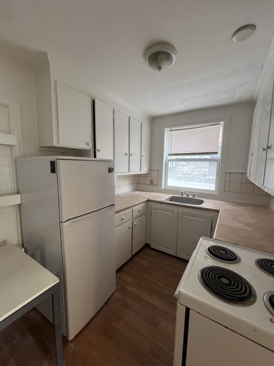 196 Waverley Street - 2 Bedroom 1 Bathroom Apartment for Rent 2