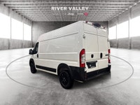 TRAILER SWAY CONTROL, ILLUMINATED ENTRY, REMOTE KEYLESS ENTRY, TRACTION CONTROL, ELECTRONIC STABILIT... (image 4)
