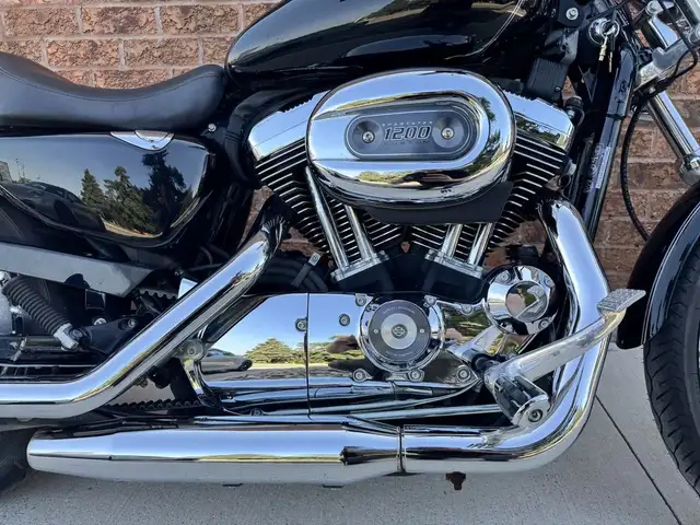 2006 Harley-Davidson XL1200C Custom **CANADIAN BIKE** **LOW KM** in Street, Cruisers & Choppers in Markham / York Region - Image 10