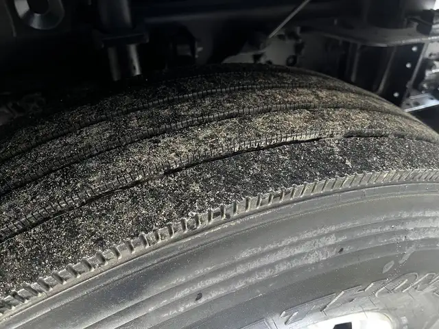 2011 Ford F750 18 Foot Cummins Manual Flatdeck in Heavy Trucks in Winnipeg - Image 55