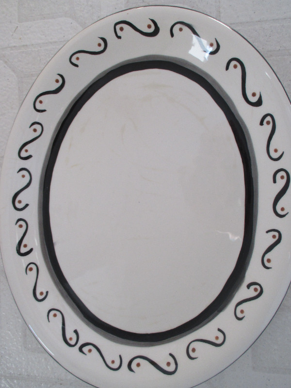 Lage oval Platter in Kitchen & Dining Wares in Winnipeg - Image 2
