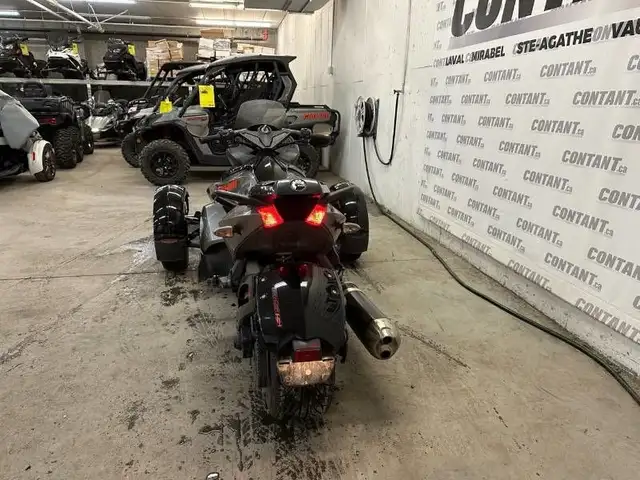 2012 Can-Am Spyder RS-S (SE5) in Sport Touring in West Island - Image 4