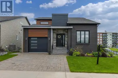 Welcome to 108 Bradford Place in the feverishly popular and sought-after Waterberry Park community o...