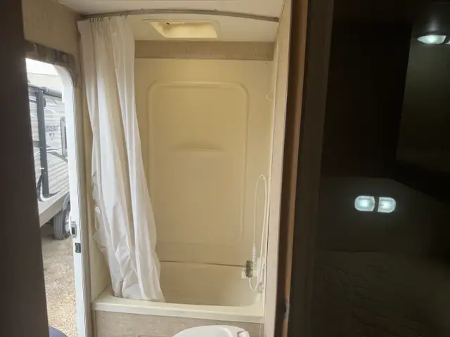 2013 Heartland TRAIL RUNNER 28 BHK in Travel Trailers & Campers in St. Albert - Image 19