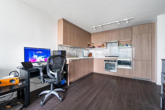 2707 13696 100 AVENUE Surrey, British Columbia in Condos for Sale in Delta/Surrey/Langley - Image 3