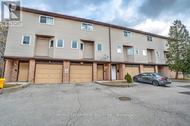 #D -24 BOND ST Brantford, Ontario in Condos for Sale in Brantford - Image 2