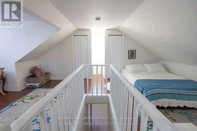 UPPER - 18 PAPE AVENUE Toronto (South Riverdale), Ontario in Long Term Rentals in City of Toronto - Image 13