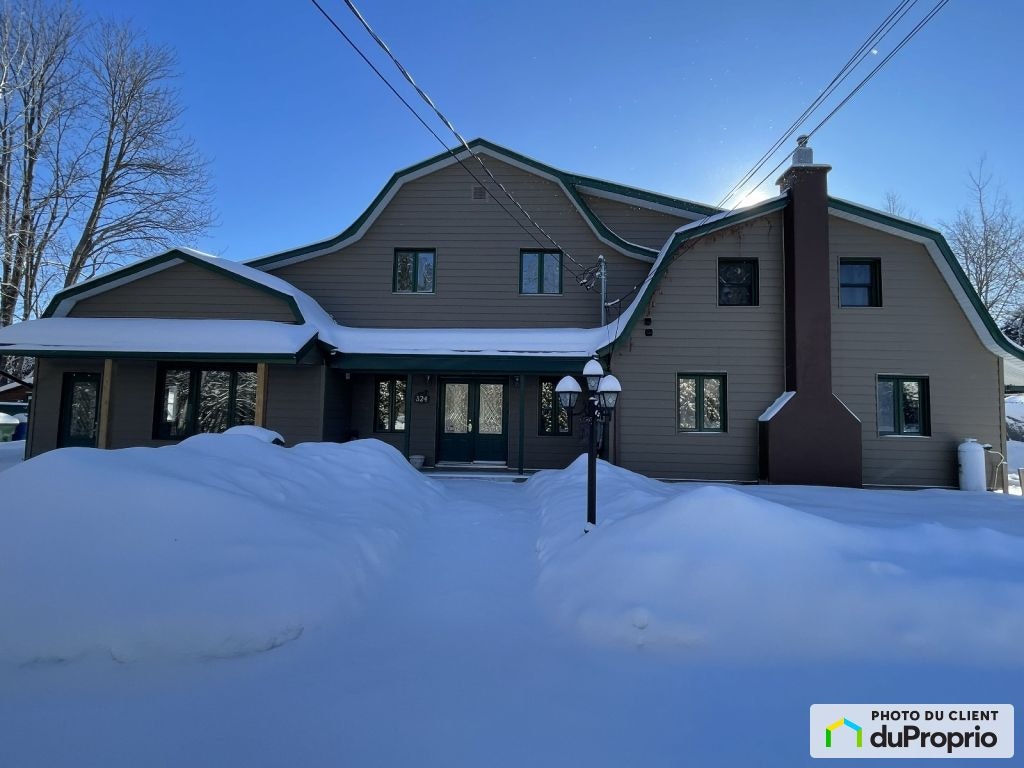 $1,350,000 - Triplex for sale in St-Joseph-Du-Lac — photo 1