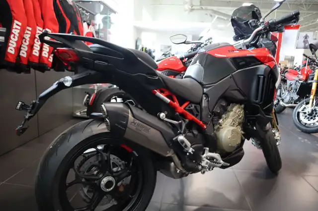 2025 Ducati Multistrada V4 Pikes Peak in Street, Cruisers & Choppers in Edmonton - Image 3