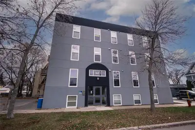 1A//Winnipeg/Showings start now, Offers as received. Rarely Offered 2 bedroom open concept condo wit...