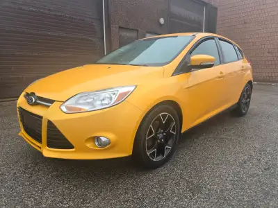 2012 Ford Focus SE Yellow on black cloth interior 243,000 kms 5 speed, AC, power windows, locks, mir...