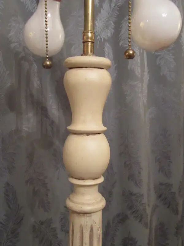 VINTAGE TALL TURNED WOOD FLOOR LAMP, SHABBY CHIC in Arts & Collectibles in City of Montréal - Image 5