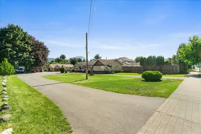 Situated in a highly desirable neighborhood close to schools, shopping, and everyday amenities, this...