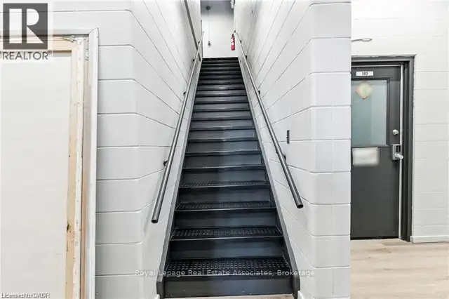 205 - 1232 NORTHSIDE ROAD Burlington (Industrial Burlington), On in Commercial & Office Space for Rent in Oakville / Halton Region - Image 13