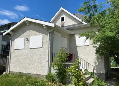 4A//Winnipeg/INVESTMENT OPPORTUNITY: Owner would consider financing Options provided the purchaser h...