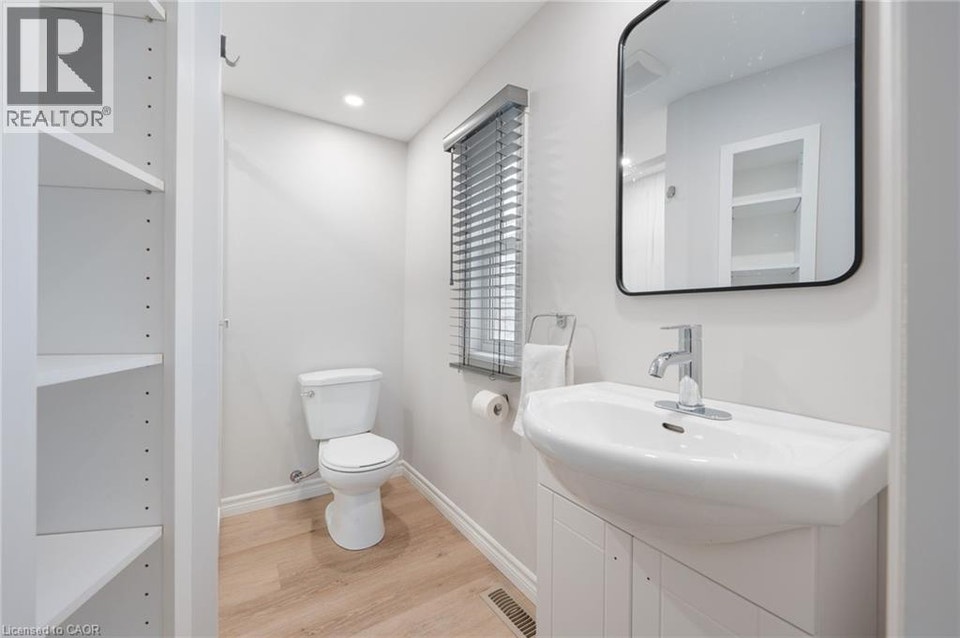 345 MACNAB Street N Unit# upper Hamilton, Ontario 5