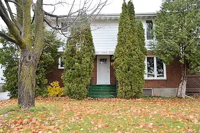 Beautiful & Bright 2 Bed, Upper Level Unit, Eighth St.