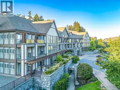 INVESTOR ALERT!! Turnkey ¼ share ownership opportunity in the premier Fairways Hotel located at the...