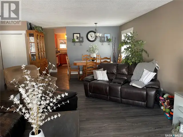 207 Dominion ROAD Assiniboia, Saskatchewan in Houses for Sale in Moose Jaw - Image 8