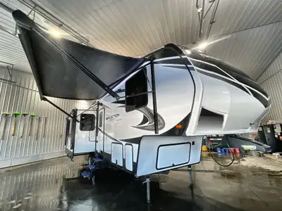 The Grand Design Reflection 295RL has opposing slides in the living area and has a BUNCH of windows....