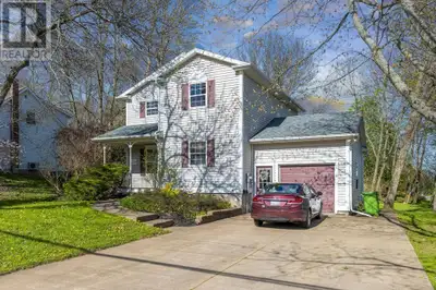 Charming North Kentville Home in Desirable Fox Hill Subdivision This well-maintained home offers 4 b...