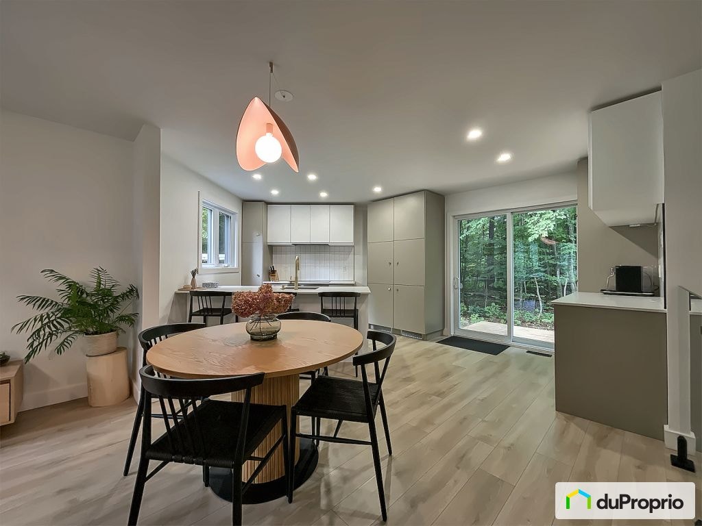 $585,000 - Bungalow for sale in Ste-Julienne — photo 1