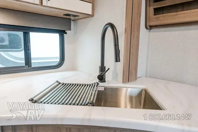 2023 Grand Design Imagine XLS 23BHE in Travel Trailers & Campers in Kelowna - Image 9