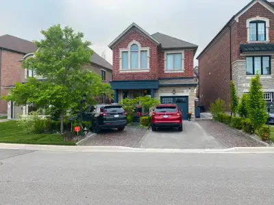 Discover your new home in picturesque Kleinburg, Ontario.This bright, impeccable and inviting one-be...
