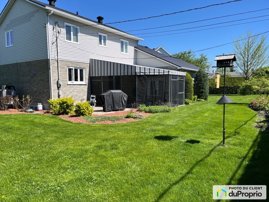 $819,000 - 2 Storey for sale in St-Hyacinthe — photo 2
